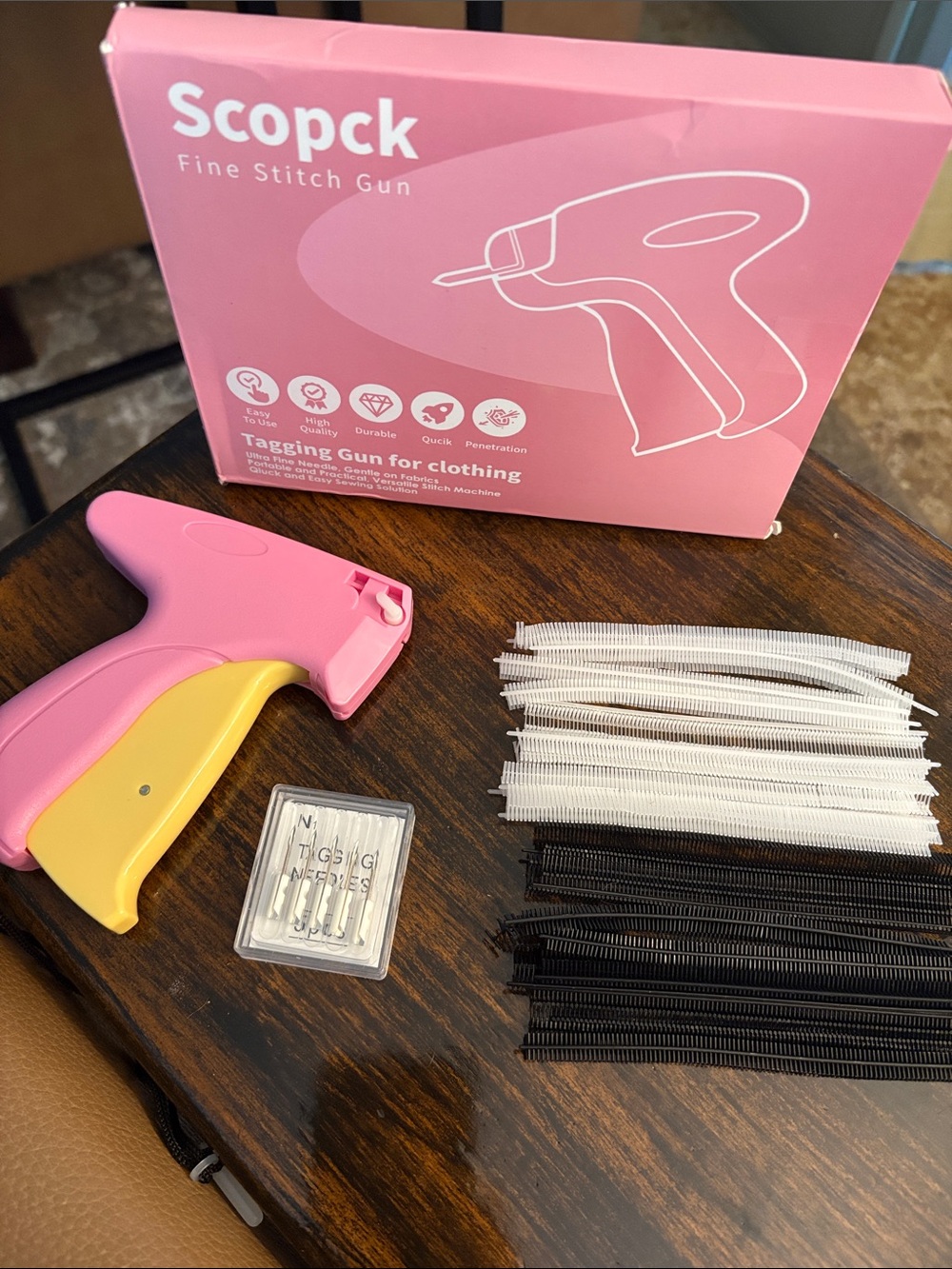 Scopck Fine Stitch Tagging Gun with Black & White Fasteners